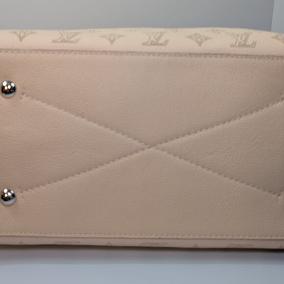 Louis Vuitton Cream Perforated Leather Mahina Babylon GM Hobo Bag - Picture 9 of 16